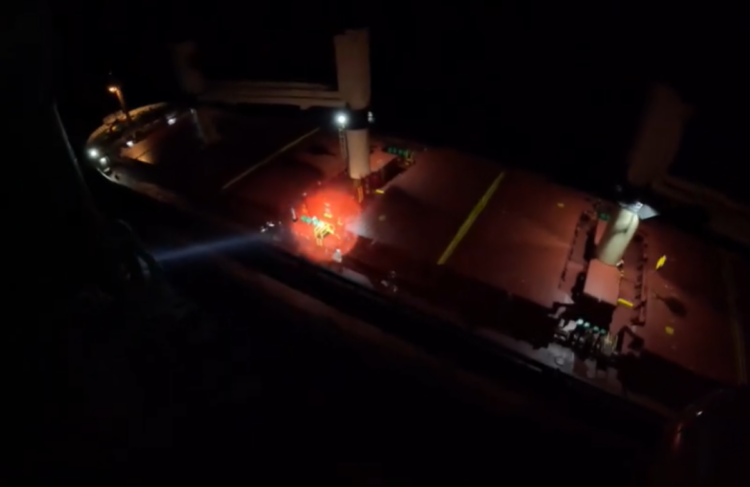 Εν πλω νυχτερινή διάσωση τραυματία ανοικτά της Δονούσας (video)