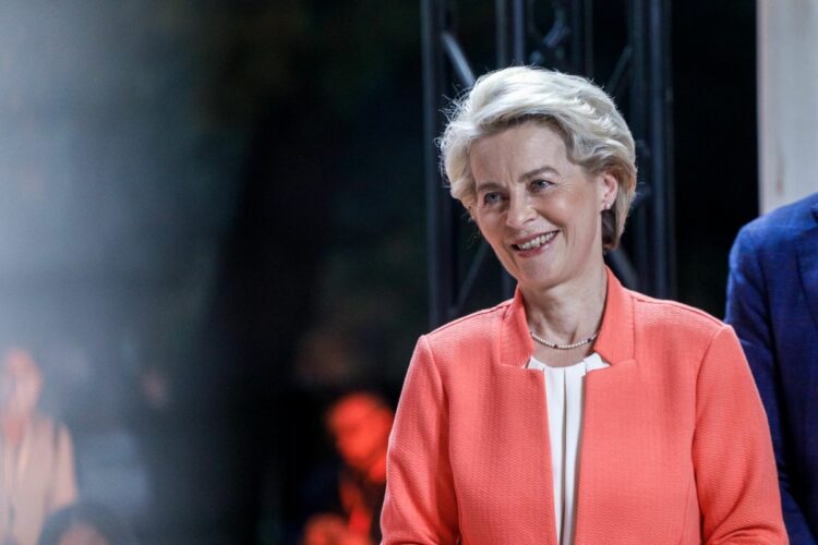 Φον ντερ Λάιεν: Η Β. Κορέα κλιμακώνει τον πόλεμο με τη θανατηφόρα βοήθειά της στη Ρωσία