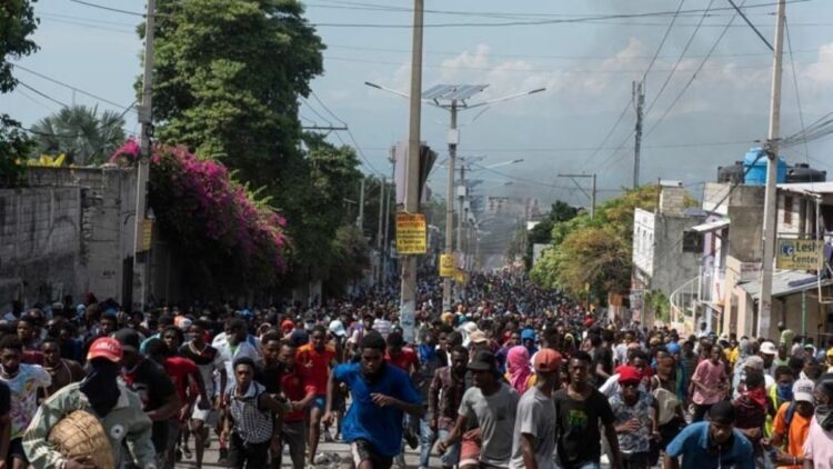 Αϊτή: Πάνω από 10.000 άνθρωποι έφυγαν για να σωθούν από επιθέσεις των συμμοριών