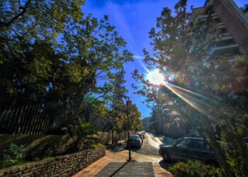 Καιρός: Αίθριος με 26 βαθμούς σήμερα – Η πρόβλεψη της ΕΜΥ για το τριήμερο της 28ης Οκτωβρίου