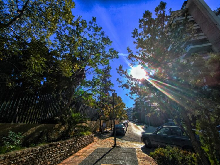 Καιρός: Αίθριος με 26 βαθμούς σήμερα – Η πρόβλεψη της ΕΜΥ για το τριήμερο της 28ης Οκτωβρίου