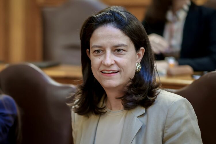 Κεραμέως: «Μέχρι το 2027 ο κατώτατος μισθός θα φτάσει στα 950 ευρώ»