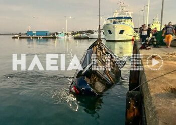 Κυλλήνη: Αυτοκίνητο έπεσε μέσα στο λιμάνι (Video & Photo)