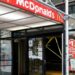 ΗΠΑ: Τα κρεμμύδια σε χάμπουργκερ της McDonald’s αρρώστησαν πάνω από 90 ανθρώπους και στοίχισαν τη ζωή ηλικιωμένου