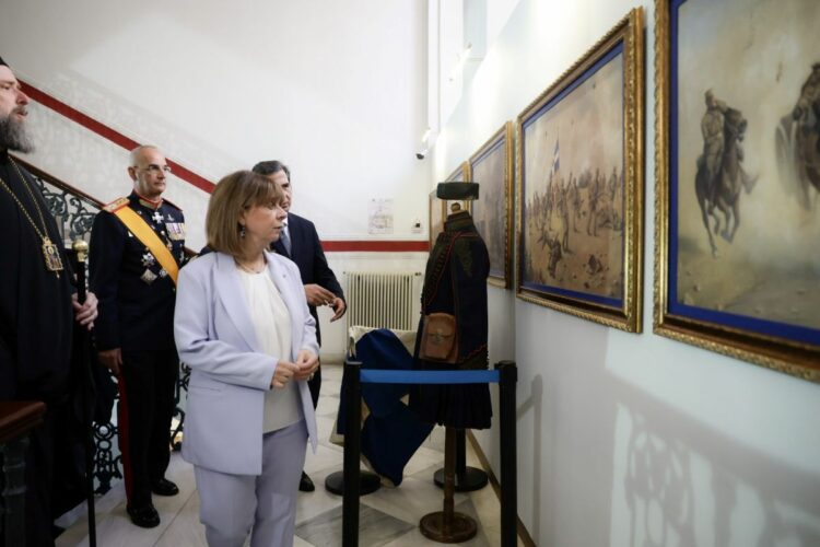 Η Πρόεδρος της Δημοκρατίας στα εγκαίνια έκθεσης στην Αγιορείτικη Εστία (photos)