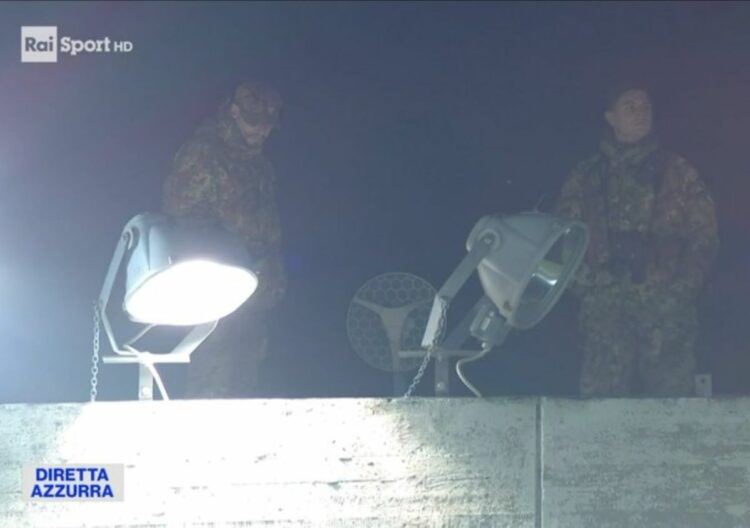 Eλεύθεροι σκοπευτές στον αγώνα Ιταλία – Ισραήλ (video, photo)