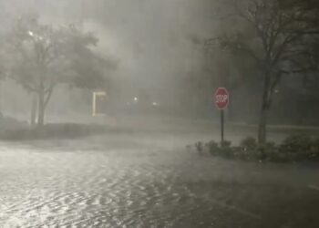 Στο μάτι του κυκλώνα Μίλτον η Φλόριντα: Αναφορές για νεκρούς – Δύο εκατομμύρια άνθρωποι χωρίς ρεύμα  – Δείτε live τις εξελίξεις