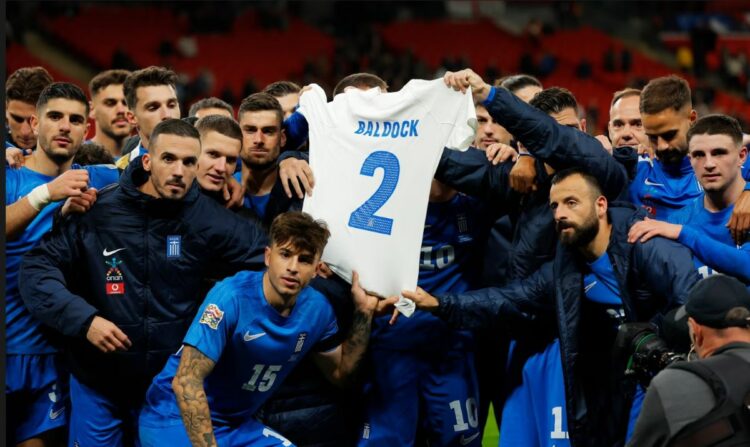 Αγγλία – Ελλάδα: Ο Guardian υποκλίνεται στη «γαλανόλευκη» – Η συγκλονιστική ομιλία του αρχηγού Τάσου Μπακασέτα στα αποδυτήρια