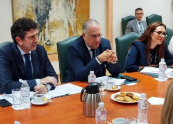 Συνάντηση Θεοδωρικάκου με αντιπροσωπεία των ΗΠΑ για επενδύσεις