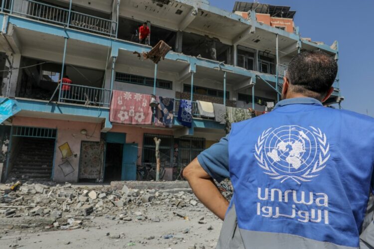 Διεθνής κατακραυγή για την απαγόρευση της UNRWA από το Ισραήλ, συνομιλίες για τους ομήρους στη Γάζα