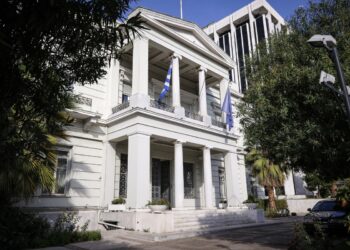 ΥΠΕΞ: Τα τηλέφωνα έκτακτης ανάγκης για τους Έλληνες που θέλουν να φύγουν από τον Λίβανο