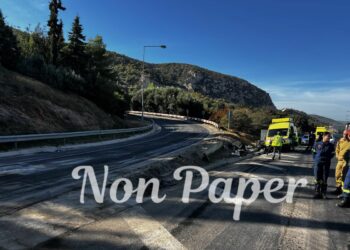 Kίνηση στους δρόμους: Ανατροπή φορτηγού στην Περιφερειακή Αιγάλεω (photo & video)