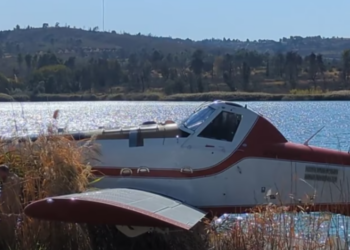Λίμνη Μαραθώνα: Βίντεο από την αναγκαστική προσγείωση αεροσκάφους – Σε εξέλιξη οι έρευνες