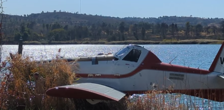 Λίμνη Μαραθώνα: Βίντεο από την αναγκαστική προσγείωση αεροσκάφους – Σε εξέλιξη οι έρευνες