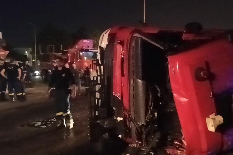 Ανετράπη πυροσβεστικό όχημα στον Ασπρόπυργο – Δύο τραυματίες και ένας νεκρός (vid, pic)