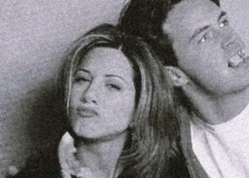 Η Τζένιφερ Άνιστον τιμά την μνήμη του Μάθιου Πέρι, ένα χρόνο από τον θάνατό του