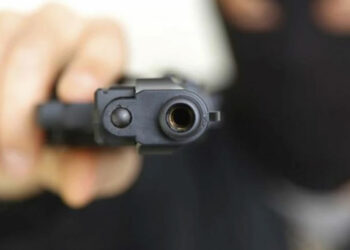 Ληστεία με απειλή πιστολιού στην Κηφισιά: Δύο 19χρονοι θύματα από νεαρούς δράστες