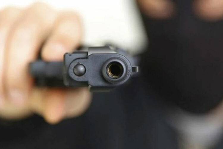 Ληστεία με απειλή πιστολιού στην Κηφισιά: Δύο 19χρονοι θύματα από νεαρούς δράστες