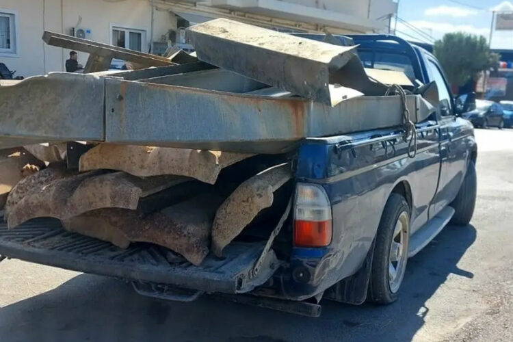 Τέσσερις συλλήψεις στον Ασπρόπυργο: Αφαιρούσαν μεταλλικά αντικείμενα από σιδηροδρομικό δίκτυο (Photos)