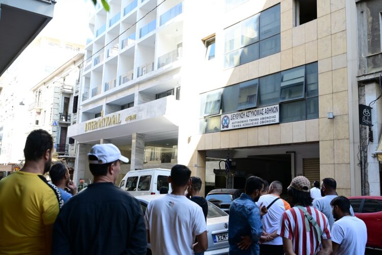 Τι αναφέρει η αστυνομία στην επίσημη ανακοίνωσή της για τον θάνατο 29χρονου στο ΑΤ Ομόνοιας