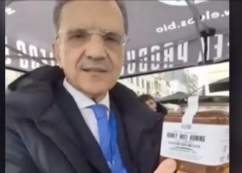 Ο Γιώργος Αυτιάς πήγε για ρεπορτάζ σε αγορά των Βρυξελλών: «74,85 ευρώ η τιμή στο φιλέτο μπαρμπούνι» (video)