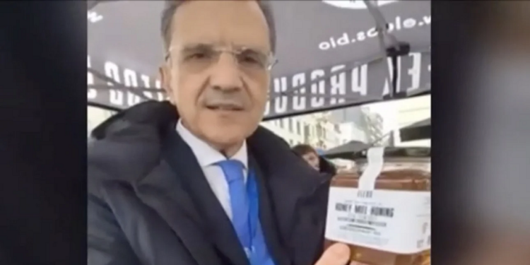 Ο Γιώργος Αυτιάς πήγε για ρεπορτάζ σε αγορά των Βρυξελλών: «74,85 ευρώ η τιμή στο φιλέτο μπαρμπούνι» (video)