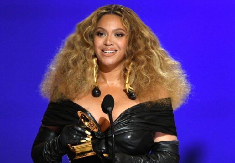 Η Μπιγιόνσε στηρίζει την Κάμαλα Χάρις: «Είμαι εδώ ως μητέρα»