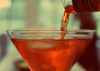 Βουλιαγμένη: «Τα παιδιά θα μπορούσαν να πεθάνουν από το αλκοόλ» – Νέες μαρτυρίες για το κλαμπ (video)