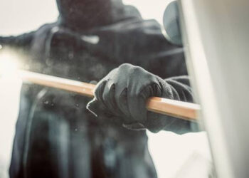 Βέροια: Συνελήφθη άτομο για 13 κλοπές και διαρρήξεις καταστημάτων