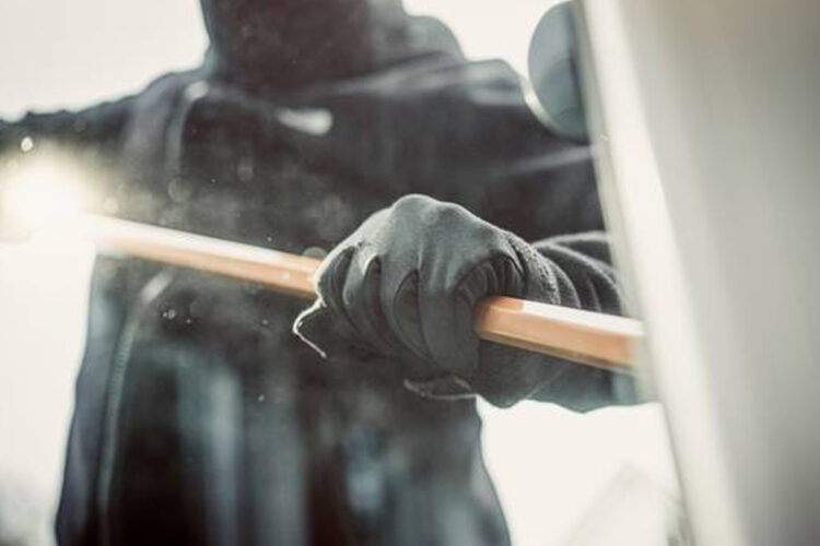 Βέροια: Συνελήφθη άτομο για 13 κλοπές και διαρρήξεις καταστημάτων