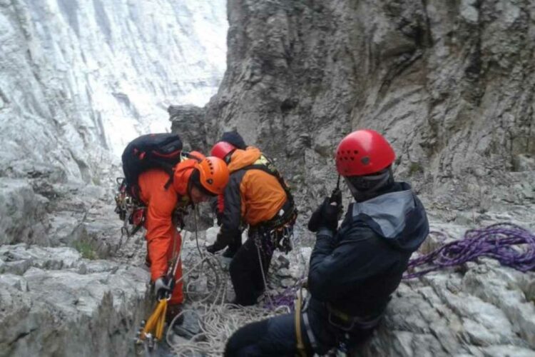 Επιχείρηση διάσωσης τραυματία στον Όλυμπο: Σώος ο άνδρας μεταφέρθηκε με ελικόπτερο