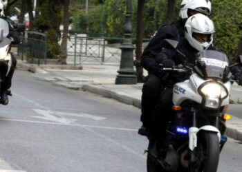 Τροχαίο στη Συγγρού: Σύγκρουση μηχανής της Ομάδας ΔΙΑΣ με διερχόμενο ΙΧ