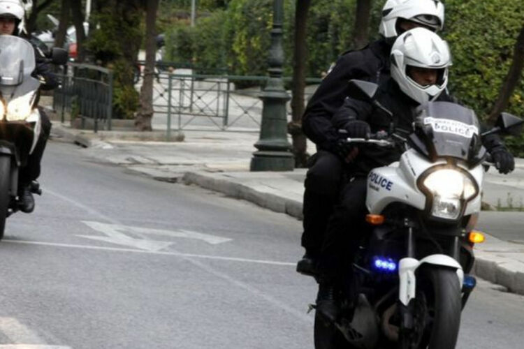 Τροχαίο στη Συγγρού: Σύγκρουση μηχανής της Ομάδας ΔΙΑΣ με διερχόμενο ΙΧ