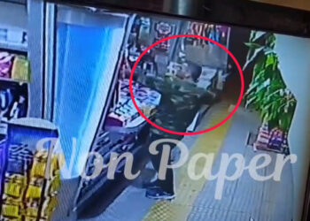 Νέο σοκαριστικό βίντεο: Άνδρας επιτίθεται σε ιδιοκτήτη περιπτέρου στην Ηλιούπολη με γυάλινο μπουκάλι – Τι δήλωσε στο nonpaper