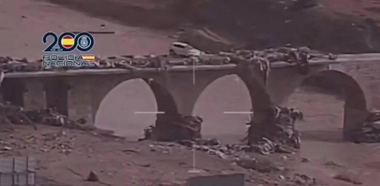 Iσπανία: Συγκλονιστικά πλάνα από drone δείχνουν το μέγεθος της καταστροφής στη Βαλένθια – Mια πόλη κάτω από τη λάσπη