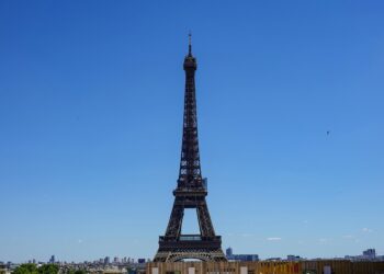 Γαλλία: Ο Πύργος του Άιφελ θα σβήσει τα φώτα του απόψε στη μνήμη των θυμάτων της 7ης Οκτωβρίου