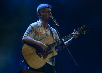 Το τραγούδι του Φοίβου Δεληβοριά για τα Τέμπη: «Δεν θα κάνω πίσω και δεν θα ξεχάσω»