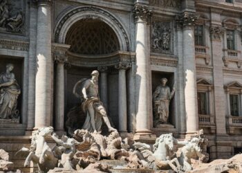 Ιταλία: Οι τουρίστες δεν θα μπορούν, πλέον, να ρίχνουν κέρματα στη Φοντάνα Ντι Τρέβι