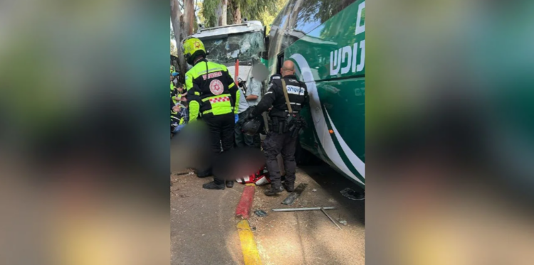 Ισραήλ: Φορτηγό έπεσε πάνω σε ανθρώπους που περίμεναν σε στάση λεωφορείου κοντά στο Τελ Αβίβ – Toυλάχιστον 24 τραυματίες