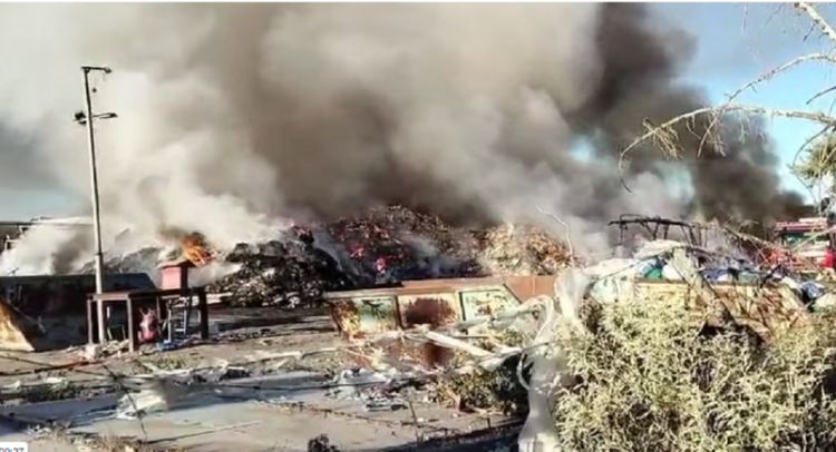 Θεσσαλονίκη: Μεγάλη φωτιά σε εγκατάσταση ανακυκλώσιμων υλικών στη Σίνδο