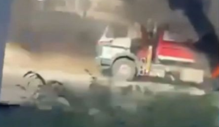 Φωτιά σε φορτηγό στη λεωφόρο Κηφισού στο ρεύμα προς Πειραιά – Μποτιλιάρισμα στο σημείο