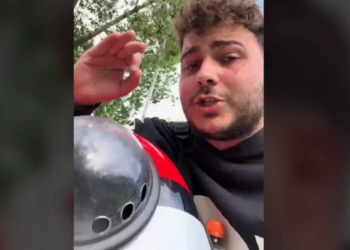 Οδηγός πέταξε από το λεωφορείο επιβάτη επειδή είχε μαζί τη γάτα του – «Με έβριζε» (video)