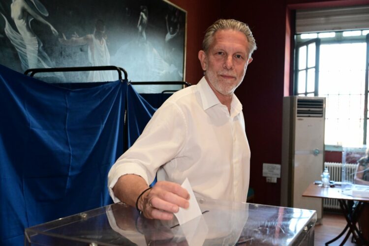 Εκλογές ΠΑΣΟΚ: Ψήφισε ο Παύλος Γερουλάνος – «Αύριο πρέπει να ξεκινήσουμε τη δουλειά της αντιπολίτευσης»