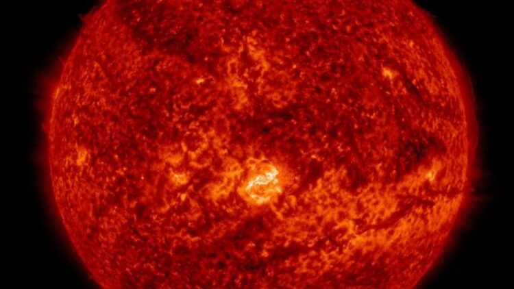 Ισχυρή ηλιακή καταιγίδα κατευθύνεται προς τη Γη