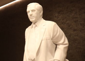 Το άγαλμα του Παύλου Γιαννακόπουλου από τα VIP του ανακαινισμένου ΟΑΚΑ