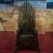 Game of Thrones: Πλήρωσε σχεδόν 1,5 εκατομμύριο δολάρια για να αποκτήσει τον «Σιδηρούν Θρόνο» σε δημοπρασία