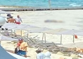 Εκτέλεση βγαλμένη από το Χόλιγουντ: Γάζωσαν 30χρονο στην παραλία και διέφυγαν με τζετ σκι (video)