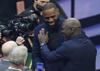 Αξέχαστες στιγμές του NBA καταγράφονται σε βιβλίο – Aπό τον Μάικλ Τζόρνταν ως τον ΛεΜπρόν Τζέιμς