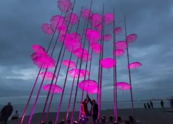 Θεσσαλονίκη: Στα ροζ «ντύνονται» απόψε ο Ομπρέλες για την πρόληψη και την έγκαιρη διάγνωση του καρκίνου του μαστού