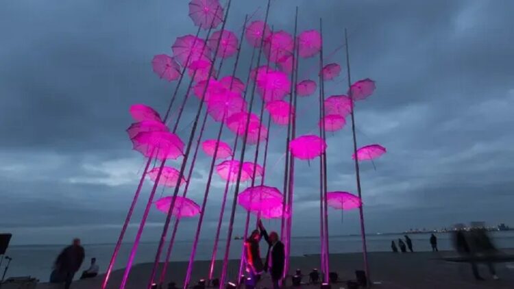 Θεσσαλονίκη: Στα ροζ «ντύνονται» απόψε ο Ομπρέλες για την πρόληψη και την έγκαιρη διάγνωση του καρκίνου του μαστού